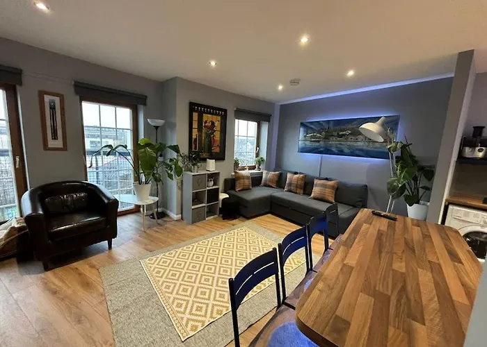 Sunshine On Leith. The River View Apartment!